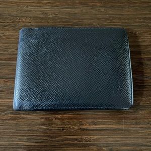 LOUIS VUITTON Men’s Wallet in Black Taiga Leather